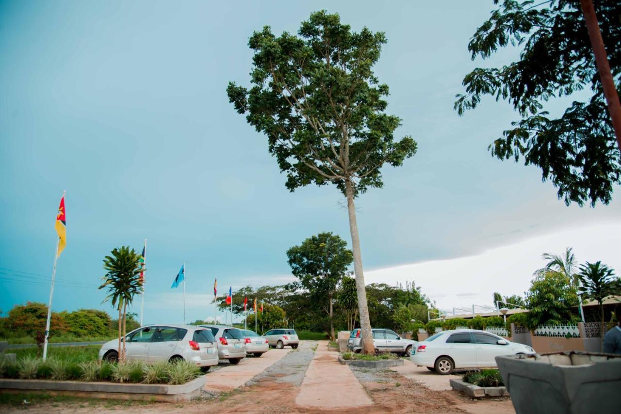 Milpark Hotel Cafumpe エクステリア 写真